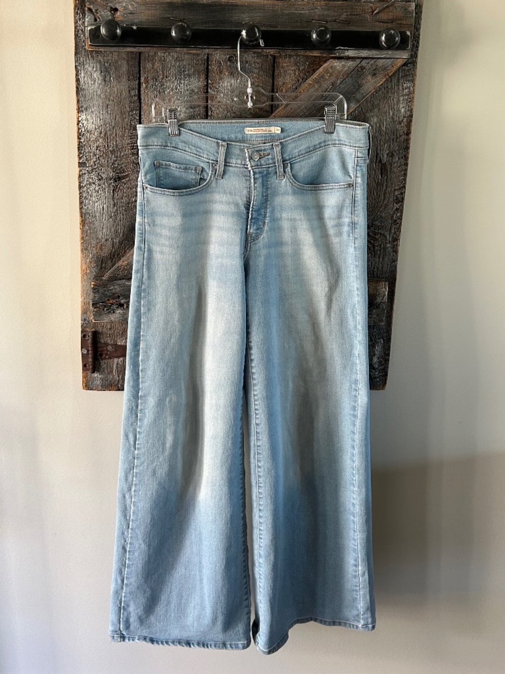 Women's Levi's 318 Shaping Wide Leg Light Wash Jeans
